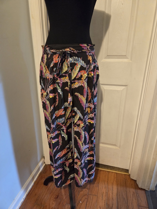 Apny Pants - APNY Wide-Leg Tropical Print Pants - Black with Multicolor Leaf Pattern